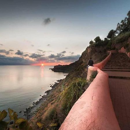 Vila Lontano Dal Caos A Due Passi Dal Mare Condro Exteriér fotografie