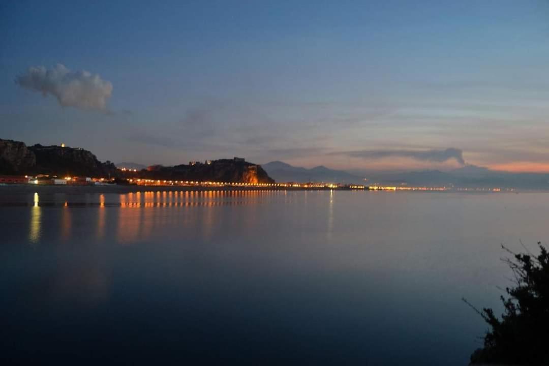 Vila Lontano Dal Caos A Due Passi Dal Mare Condro Exteriér fotografie