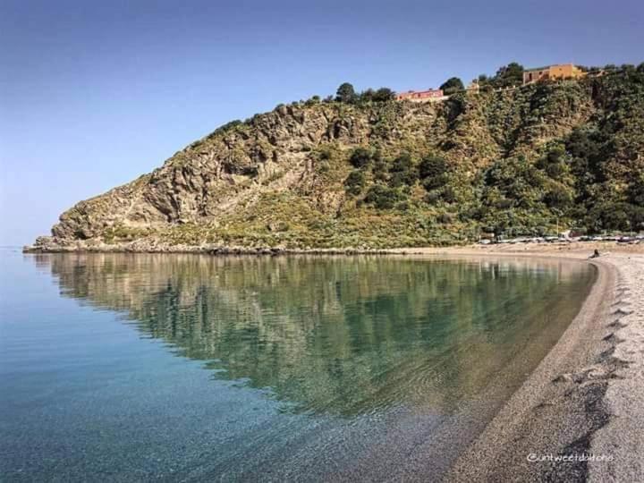 Vila Lontano Dal Caos A Due Passi Dal Mare Condro Exteriér fotografie